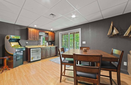 Bellaire House | Cozy Family Getaway Near Golf/Dogs/PoolPass