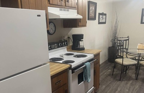 Fargo Apartment | Cozy Fargo 1 bedroom close to all Fargo has to offer!