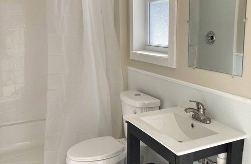 Interlochen RV Rental | Cozy fifth wheel located on a private campground in Interlochen.