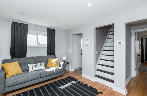 Slatterly Park House | Cozy Fully Furnished House close to downtown Rochester Hospitals and Clinics