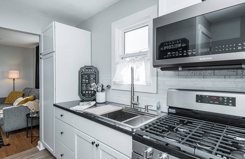 Slatterly Park House | Cozy Fully Furnished House close to downtown Rochester Hospitals and Clinics