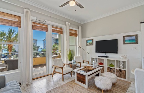 Gulf Place Condo | Cozy Gulf Place Studio | Walk to Beach, Restaurants & Shops