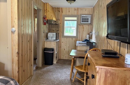 Lake Shore Apartment | Cozy Gull Lake Getaway