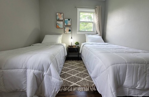 Lincoln Park House | Cozy home 15 minutes from DTW and Downtown Detroit