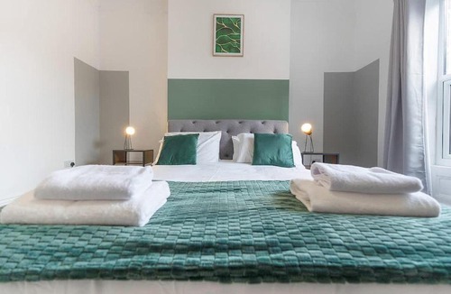 Sunderland Apartment | Cozy Home in Avenue Terrace, Sleeps 8