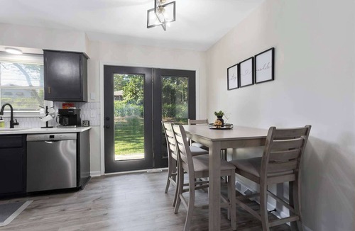 Lee's Summit House | Cozy Home King Beds, Fenced Yard | Sleeps 6