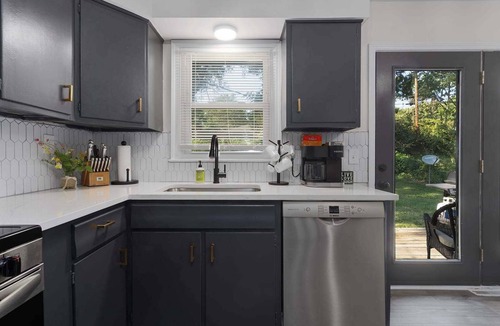 Lee's Summit House | Cozy Home King Beds, Fenced Yard | Sleeps 6