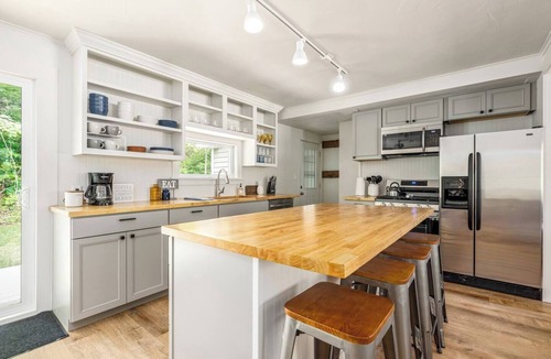 Traverse City House | Cozy Home Near Downtown | Newly Added Ammenities!