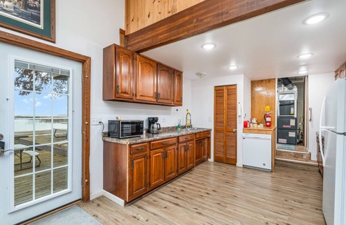 Au Gres Apartment | Cozy Home on Lake Huron I