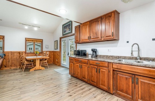Au Gres Apartment | Cozy Home on Lake Huron I