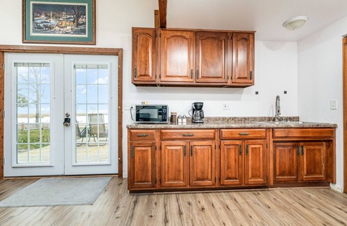 Au Gres Apartment | Cozy Home on Lake Huron I
