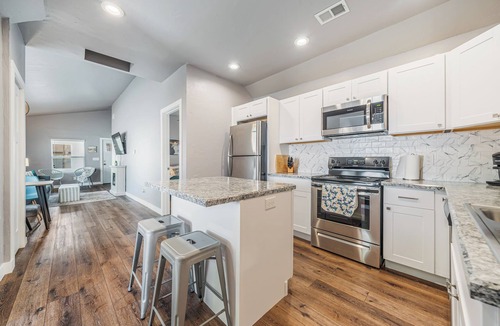 Menasha House | Cozy Home w/Large Yard Near Appleton & Neenah