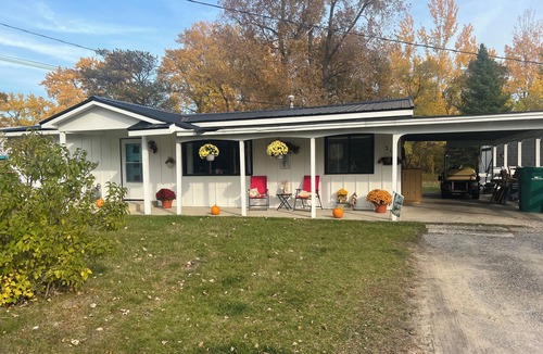 Oscoda House | Cozy home with Lake Huron beach access! Your vacation awaits you!