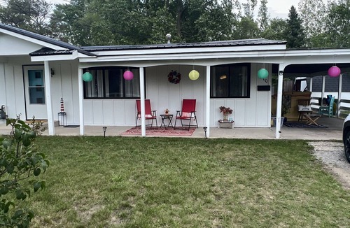 Oscoda House | Cozy home with Lake Huron beach access! Your vacation awaits you!