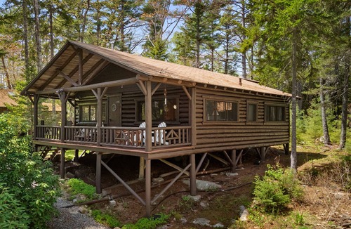 Boothbay Harbor Cabin | Cozy home with serene views, wood-burning fireplace & wifi