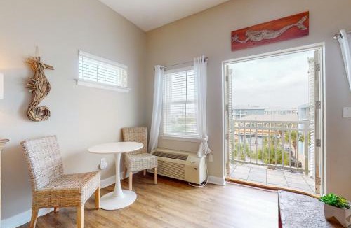 Gulf Place Apartment | Cozy Hotel-Style- near beach & dining with kitchenette pools hot tub & tennis