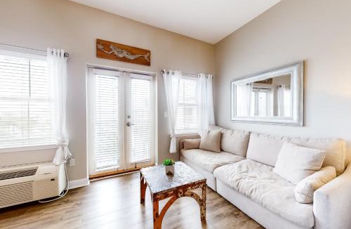 Gulf Place Apartment | Cozy Hotel-Style- near beach & dining with kitchenette pools hot tub & tennis