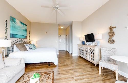 Gulf Place Apartment | Cozy Hotel-Style- near beach & dining with kitchenette pools hot tub & tennis