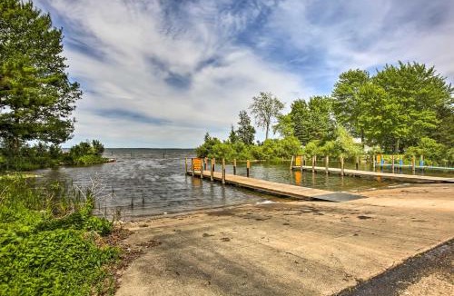 Houghton Lake House | Cozy Houghton Lake Vacation Rental w/Fireplace!