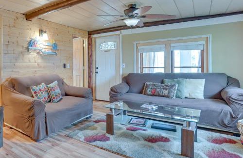 Houghton Lake House | Cozy Houghton Lake Vacation Rental w/Fireplace!