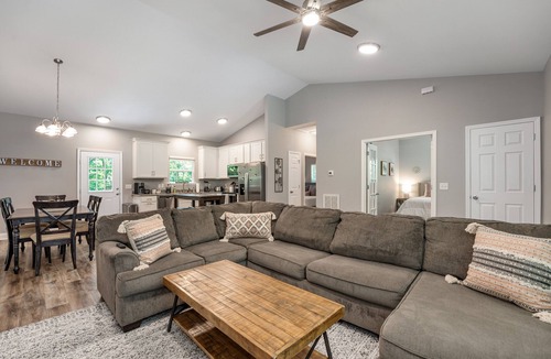 Pegram House | Cozy House in the Woods - 25 minutes from downtown