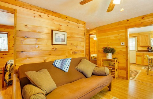 Interlochen Cabin | Cozy Interlochen Cabin w/Dock: 1 Mi to Bass Lake