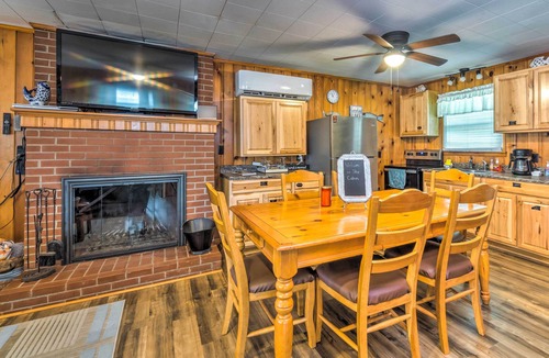 Cub Run Cabin | Cozy Kentucky Cabin w/Sunroom, Yard & Views!