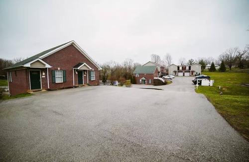 Shelbyville Apartment | Cozy Kentucky Retreat: King Bed Bourbon Trail Sleeps 4