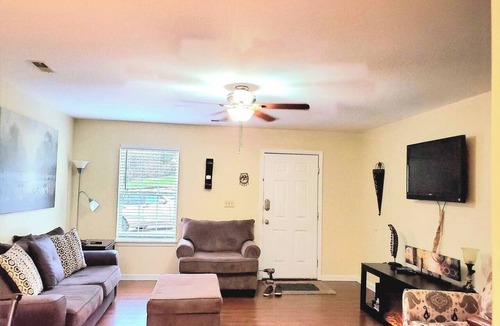 Shelbyville Apartment | Cozy Kentucky Retreat: King Bed Bourbon Trail Sleeps 4