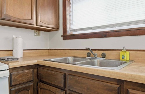 Crafton Apartment | Cozy King Bed Near Downtown & Airport Access