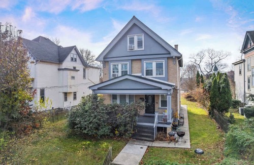 Crafton Apartment | Cozy King Bed Near Downtown & Airport Access