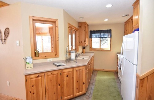 Siren Cabin | Cozy Lake Cabin- A Place to Refresh and Relax