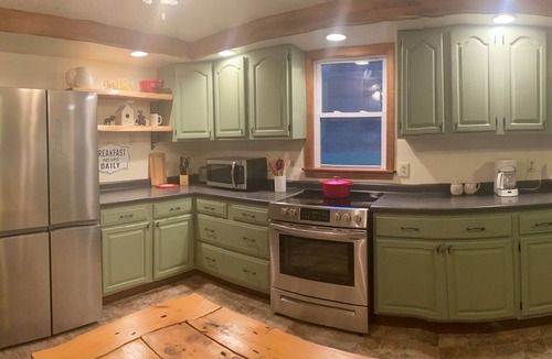 Hartford House | Cozy lake Cabin on Worthley Pond