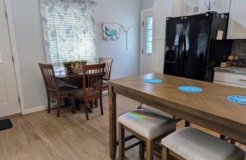 Litchfield Cottage | Cozy Lake Cottage on Woodbury Pond.