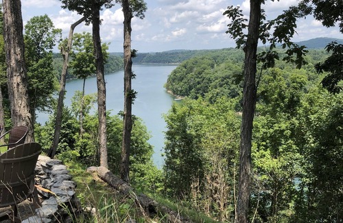 Bronston Condo | Cozy Lake Cumberland Condo