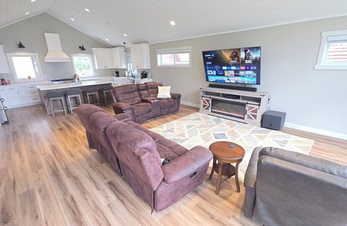 Ossipee Cabin | Cozy Lake Edwards Private Lake Retreat.