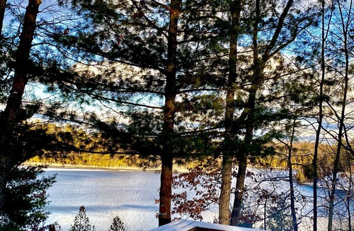Irons House | Cozy, Lake Front Cottage Close To It All! Fishing, Hunting, Hiking & Much More!