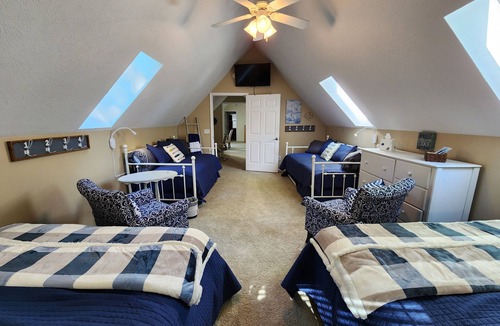 Lake City House | Cozy Lake House Hideaway w/hot tub
