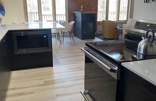 Remer House | Cozy Lakefront Cabin, Hot Tub, Game Room, & Stunning Views