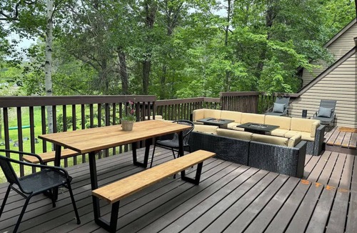 Remer House | Cozy Lakefront Cabin, Hot Tub, Game Room, & Stunning Views