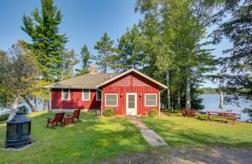 Mercer House | Cozy Lakefront Cabin w/Indoor Gas Fireplace!
