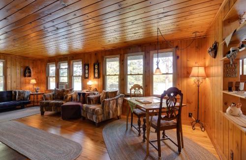Mercer House | Cozy Lakefront Cabin w/Indoor Gas Fireplace!