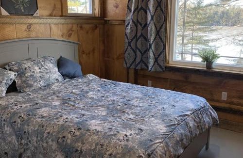 Newcastle House | Cozy Lakefront Cottage with Stunning Views, Deck, BBQ Grill, and Outdoor Firepit