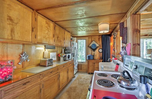 Madison Cabin | Cozy Lakefront Madison Cabin w/Dock & Kayaks