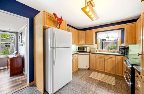Little Sturgeon House | Cozy Lakefront Retreat | Fire Pit, Pet-Friendly & Scenic Views near Sturgeon Bay, WI