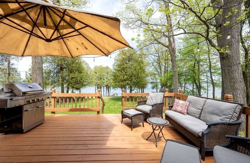Little Sturgeon House | Cozy Lakefront Retreat | Fire Pit, Pet-Friendly & Scenic Views near Sturgeon Bay, WI
