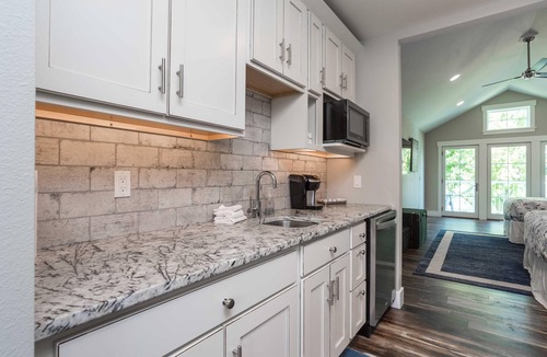 Nisswa Condo | Cozy Lakeside Studio Condo with Views of Beautiful Gull Lake