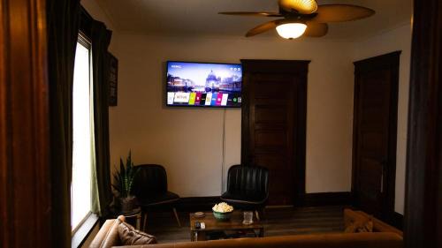 Lansing Apartment | Cozy Lansing Retreat, Steps from Downtown & River