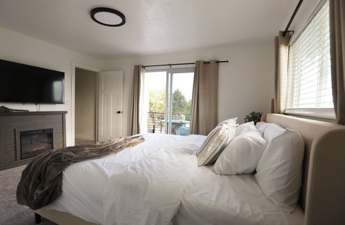 Layton House | Cozy Layton Retreat Near Hiking, Lakes & Lagoon