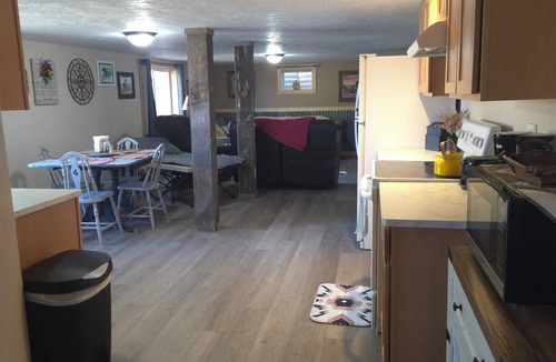 Beach Cabin | Cozy Lodge by Theodore Roosevelt National Park and Presidential Library Sleeps 7